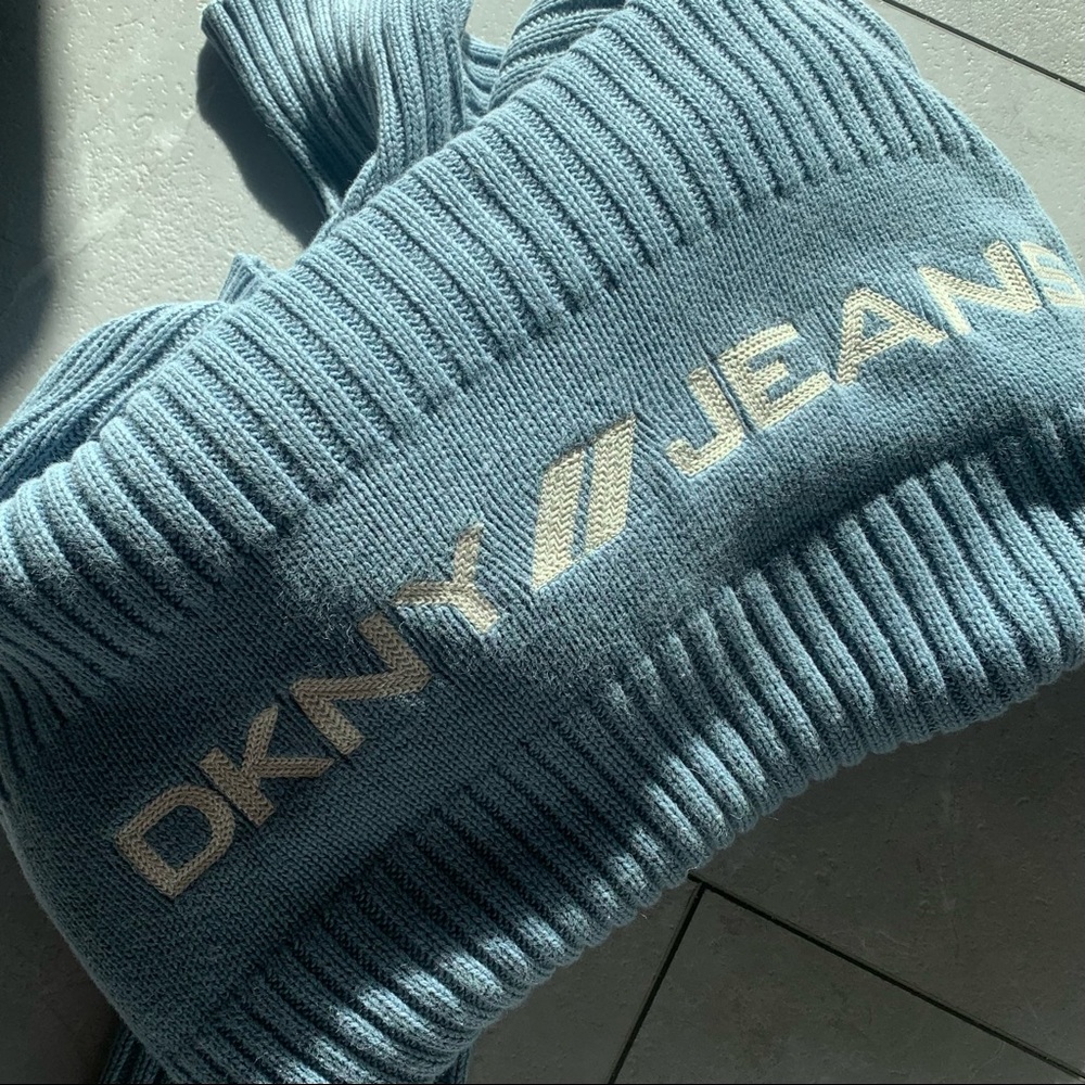 VINTAGE 90s DKNY SWEATER